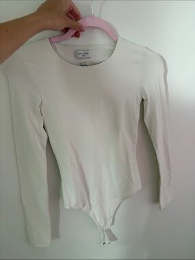 Aritzia Contour Long-Sleeve Cream Bodysuit